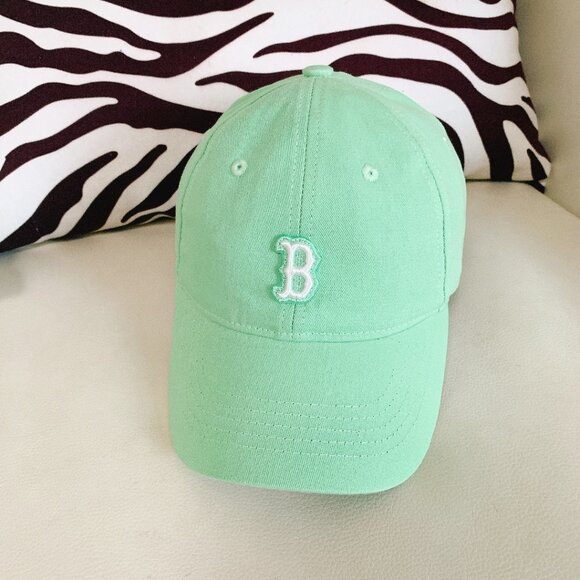 NWT  MLB Baseball Cap, in beautiful light green - Picture 1 of 9